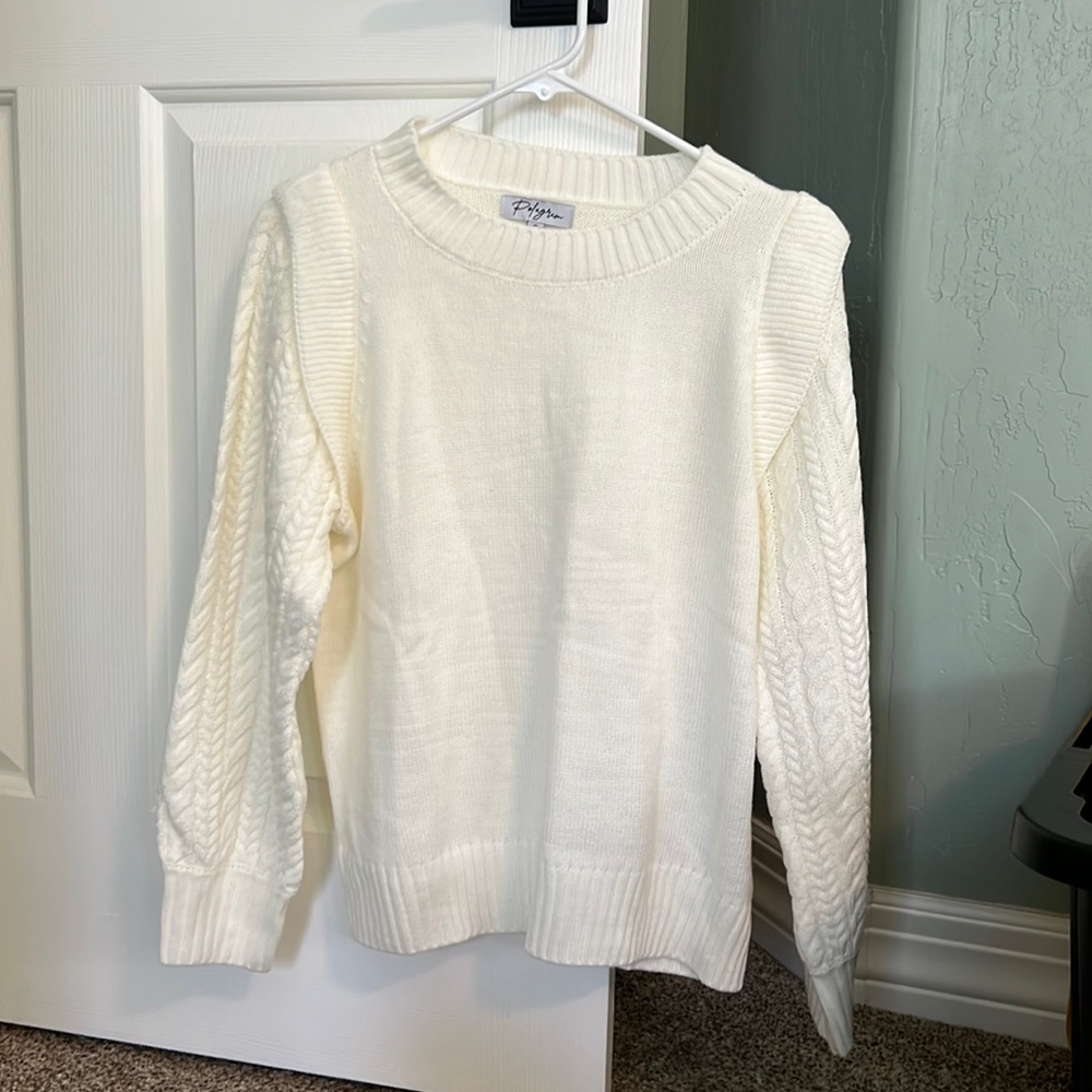 Women’s cream sweater ruffle sleeve. New!